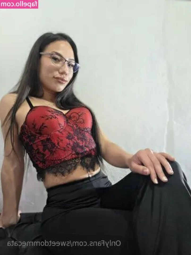 sweetdommecata - Enjoy this set  Who likes red nail polish