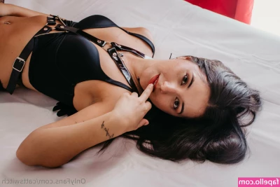 sweetdommecata - Fits a little different 🖤💋