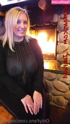 indyhw - Who wants to bend me over and rip off my fishnets