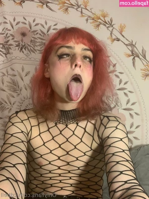 Cd Bell [ cd-bell ] - Do you know what I can do with my tongue for you?👅