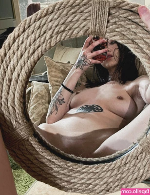 arina_gp [ arina-gp ] - 💕 Who’s getting in with me?