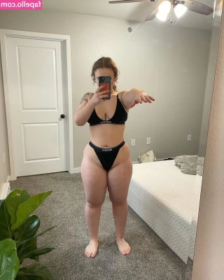fit.w.schy [ fit-w-schy ] - mmmm 👅 don’t you wanna eat it?