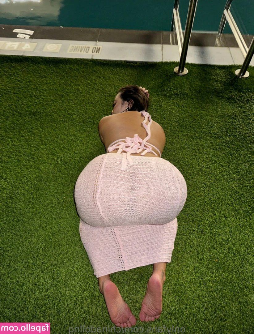 Nikkiq [ nikkiq-3 ] - I need some new stockings 😂 Swipe for naughtier pictures 😏