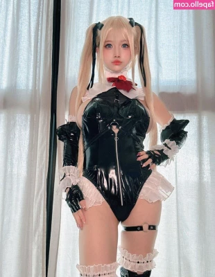 Okita Rinka [ okita-rinka-1 ] - Behind the scenes of my body tape photoshoot this week 🌈
