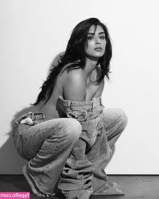 Jaskiran Kaur [ jaskiran-kaur ] - My boobs were boobing in this dress