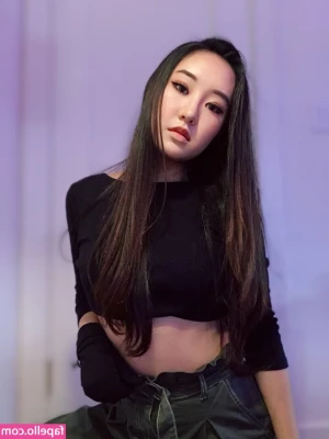 hellomeganlee - peak a boo 😋