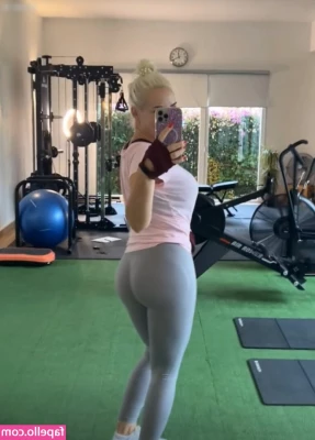 Daniela Katzenberger [ daniela-katzenberger ] - If you could only choose one which lips would you kiss?
