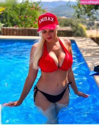 Daniela Katzenberger [ daniela-katzenberger ] - is my butt clean?😉💝