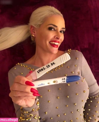 Daniela Katzenberger [ daniela-katzenberger ] - Unlock this video to watch me strip out of my lacy black bra and thong