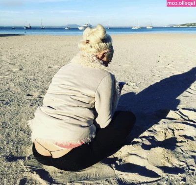 Daniela Katzenberger [ daniela-katzenberger ] - Would you have fun in class with me