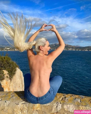 Daniela Katzenberger [ daniela-katzenberger ] - I have the best Sunday Funday clip to post but I have to wait until I