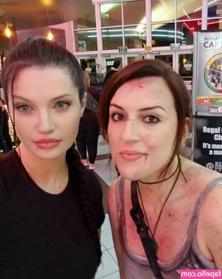 Lara Croft Cosplay [ lara-croft-cosplay ] - Writing my book, could you focus if I were to read it to you like