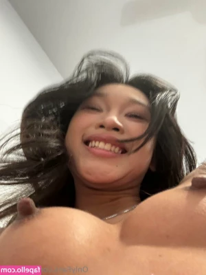 xoey.exe [ xoey-exe ] - Who doesn t love a see through skirt