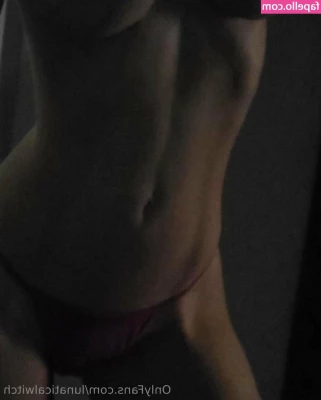 lunaticalwitch [ lunaticalwitch-6 ] - Who wants to wait for the new year with me in bed?🙈