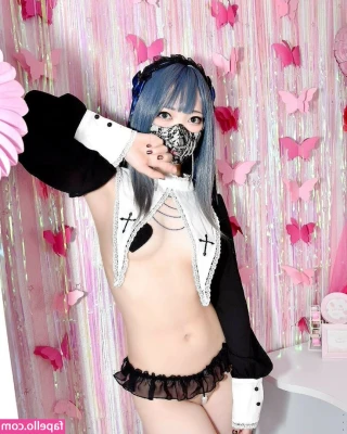 aikawa_siero [ aikawa-siero ] - i am in pain :(((((( i need someone to play with my hair and suck on