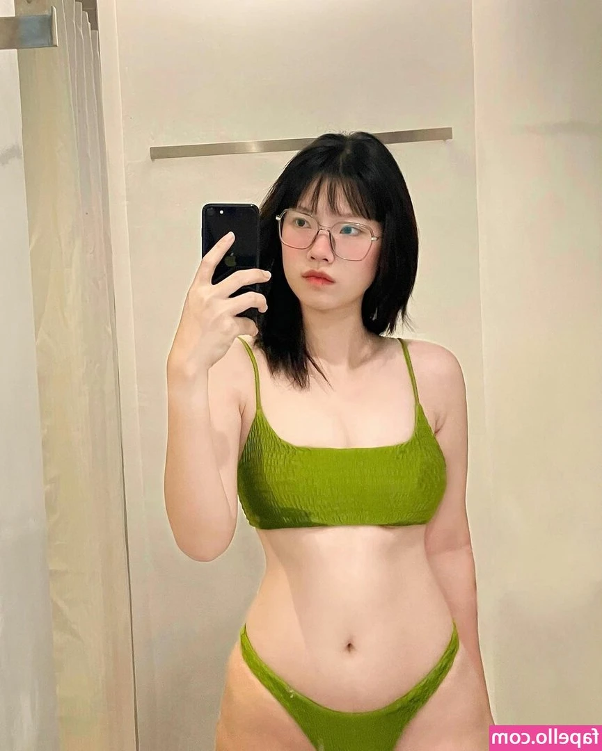 noey.chch [ noey-chch ] - swipe for mega pussy thong hehe