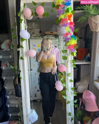 m.ae.3 [ m-ae-3-1 ] - I wear clothes sometimes