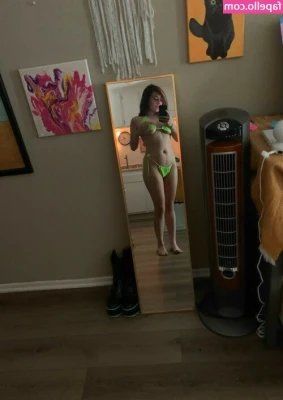 Yellowspoongirl - who here loves my pretty plump pussy
