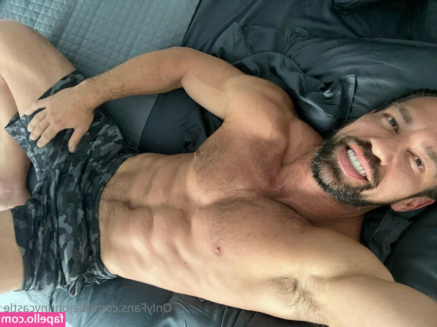 thejohnnycastle [ thejohnnycastle-1 ] - Happy faceeee 🤫 whoops. No pants.