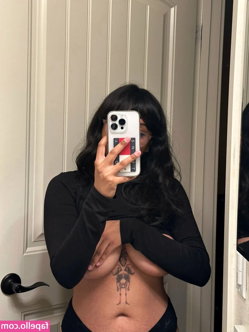 spookyshah [ spookyshah-1 ] - Little topless moment
