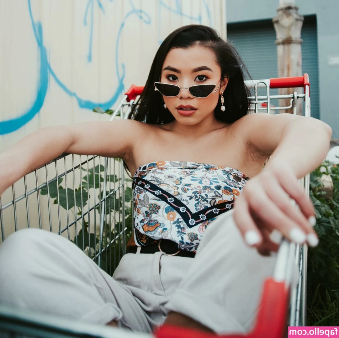 Stef Neoh [ stef-neoh ] - Hello friends 🔥 Tip me 40$ for full set of nude photos under the