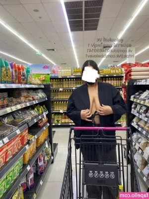 fhong_fionax [ fhong-fionax ] - I felt pretty 🥺 should I cover my titties in spit or your cock??