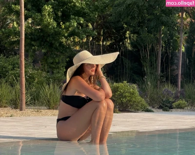 İlayda Akdogan [ ilayda-akdogan ] - Almost forgot it was HUMP day. My booty and I are working on it, ok?!?
