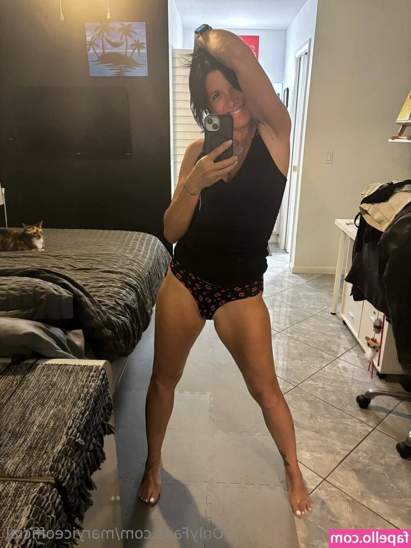 maryiceofficial - Those of you that are new here, send me a message! You get a free