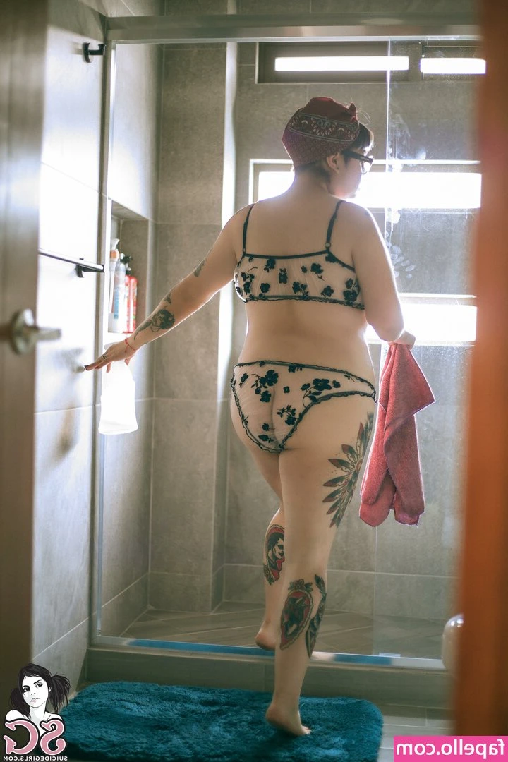 Iratzibeth - Some more shower fun today!