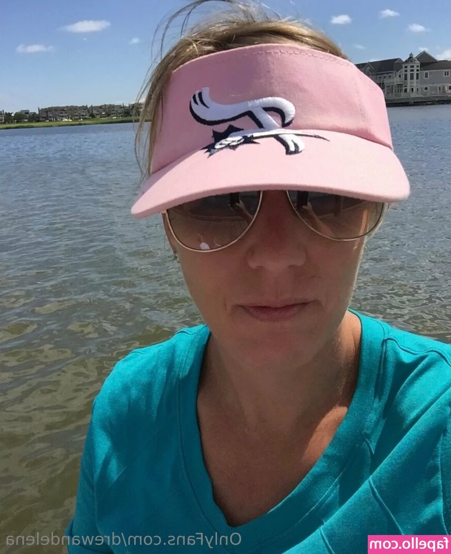 Drewandelena - Just finishing off my squats and thought I d share my ass with all my