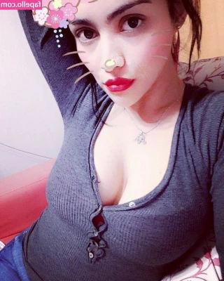 Aline Coria [ aline-coria ] - rare pussy pic 😻 you're welcome!