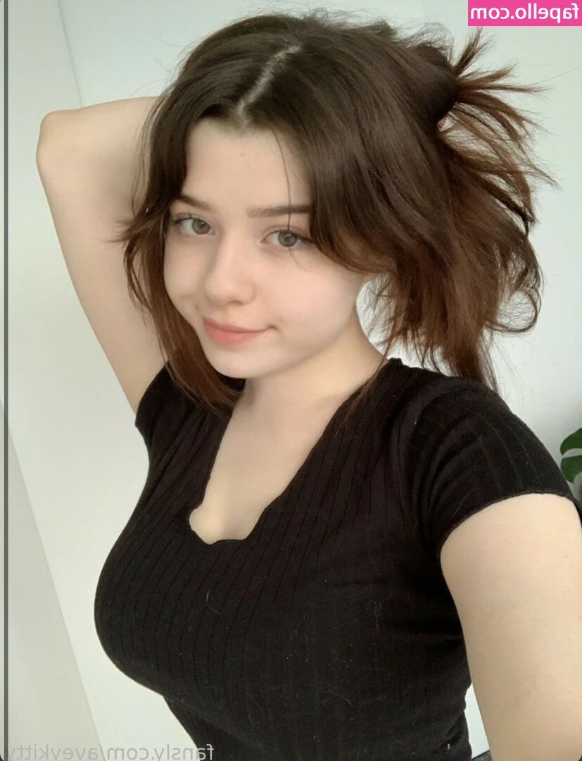 Aveykitty - Care to help me wash my cheeks? 🥺👉👈