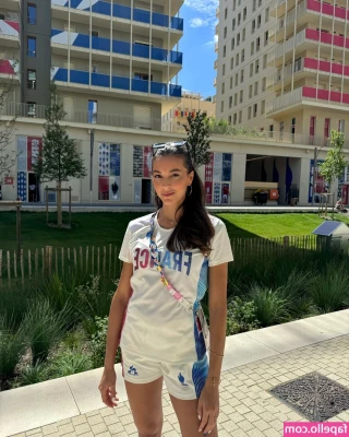 Sara Balzer [ sara-balzer ] - Stream started at 08/02/2023 02:17 am  Bored & horny 😜
