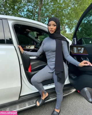 Brittany Renner [ brittany-renner-1 ] - Solo quiero conocerte