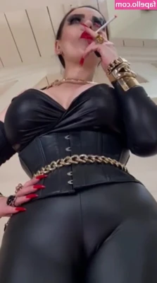 AnouschkaFemmeFatale - Feeling closer and closer to freeing the nips, insecurities are a