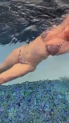 Elizabeth Hurley [ elizabeth-hurley ] - On my way to go suck a dick
