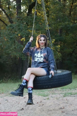 Chelsie Deville [ chelsie-deville ] - Monday is the moon’s day, so here’s just an absurd amount of ass.