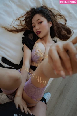 ulanda - Would you mind a spider in bed?