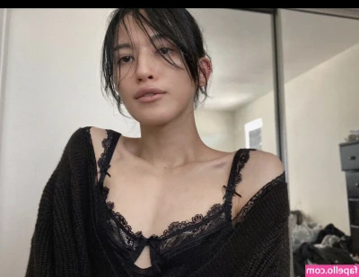 deathlooming - new vids!!!! from first to last: body tour, lotion + belly play,