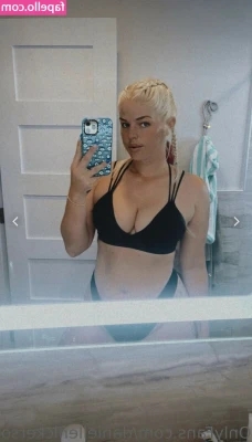 Danielle Nickerson [ danielle-nickerson ] - should I take this off? 🙈