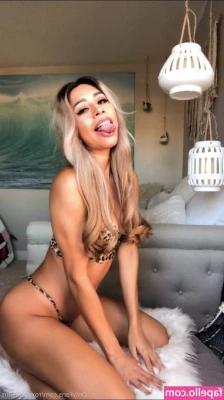 roxannesims - Wanna see more