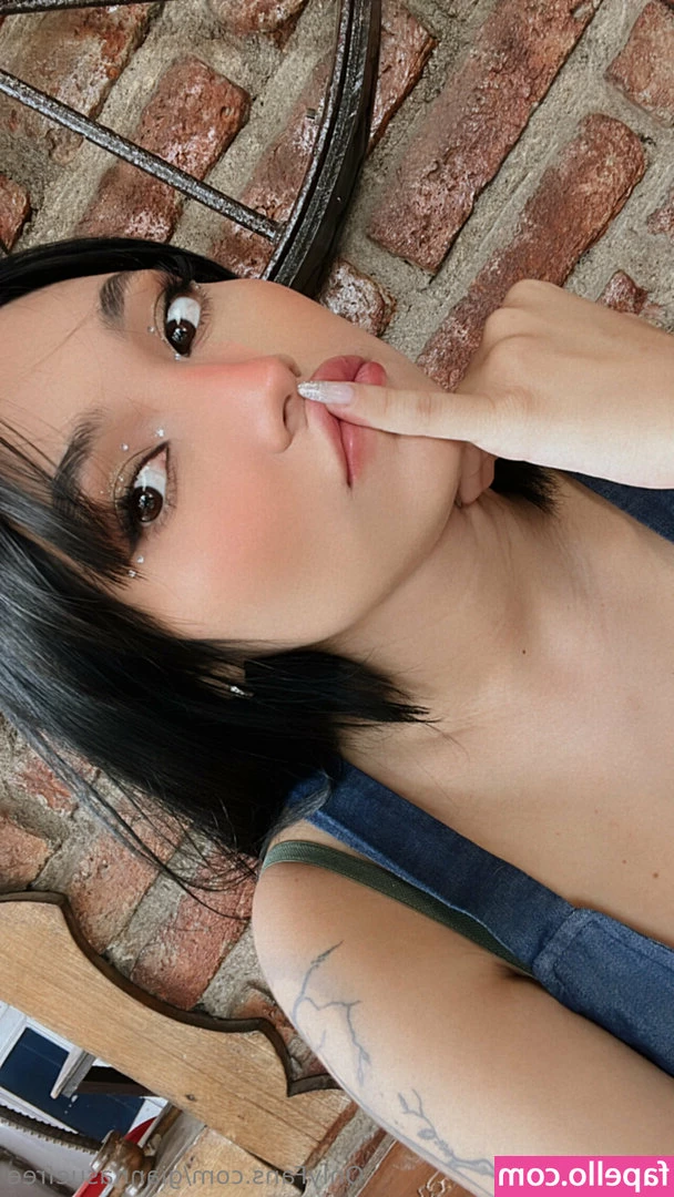 giannasuefree - Stuffing my face, per usual!