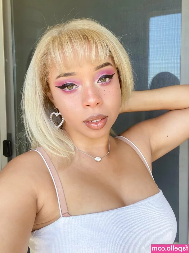 Lesweetpea - No caption needed   kaykayfeet