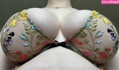 floatawaywitme - A video with me showing off my butt and legs and penis and uhh feet