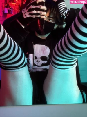 pxppycorpse - @theelizarae is quite versatile. We got together a few years ago and