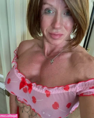 Debbie Grass [ debbie-grass ] - boobs aplenty