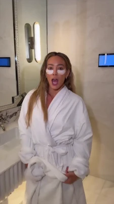 Hilary Duff [ hilary-duff ] - Sunshine = happiness 🥰