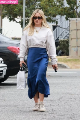 Hilary Duff [ hilary-duff ] - Take off those socks and show how you love those feet with kisses