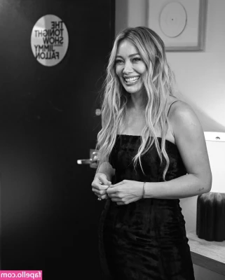 Hilary Duff [ hilary-duff ] - uh oh! i forgot panties 😱