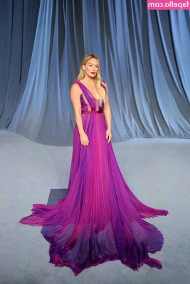 Hilary Duff [ hilary-duff ] - it’s bathtime baby
